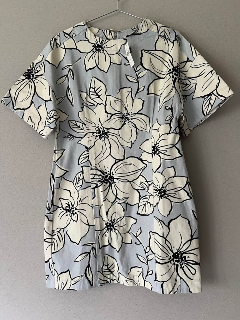 DHRUV KAPOOR Short-Sleeve Floral Denim
Mini Dress in Soft Blue and Cream